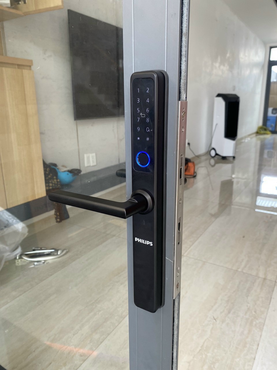 Chi tiết mặt ngoài Philips DDL608-5HWS màu đen
